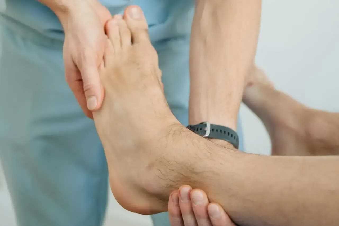 Jakie ćwiczenia po złamaniu kostki bocznej pomogą w szybkiej rehabilitacji