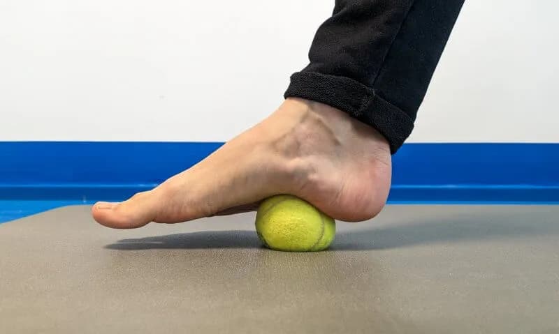 Skuteczne ćwiczenia na ostrogę piętową, które przynoszą ulgę w bólu