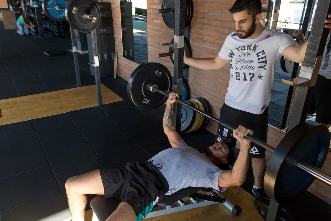 Trening siłowy ile kcal: ile naprawdę spalasz podczas ćwiczeń?