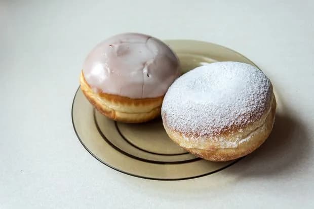 Ile kalorii ma pączek? Zaskakujące różnice w kaloryczności!