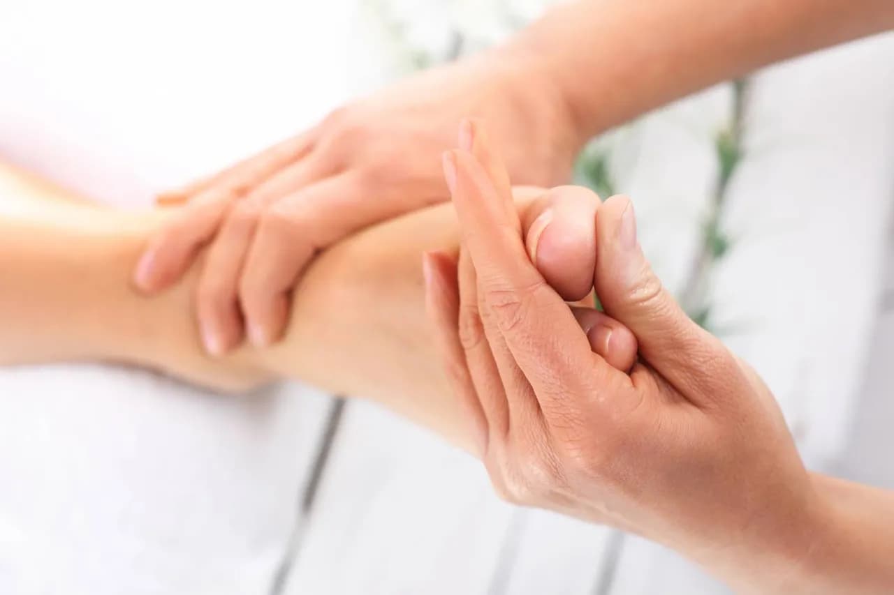 Jakie ćwiczenia po operacji palucha sztywnego pomogą w rehabilitacji